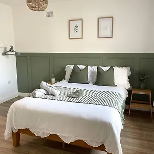  Apartment Central, Modern United Kingdom